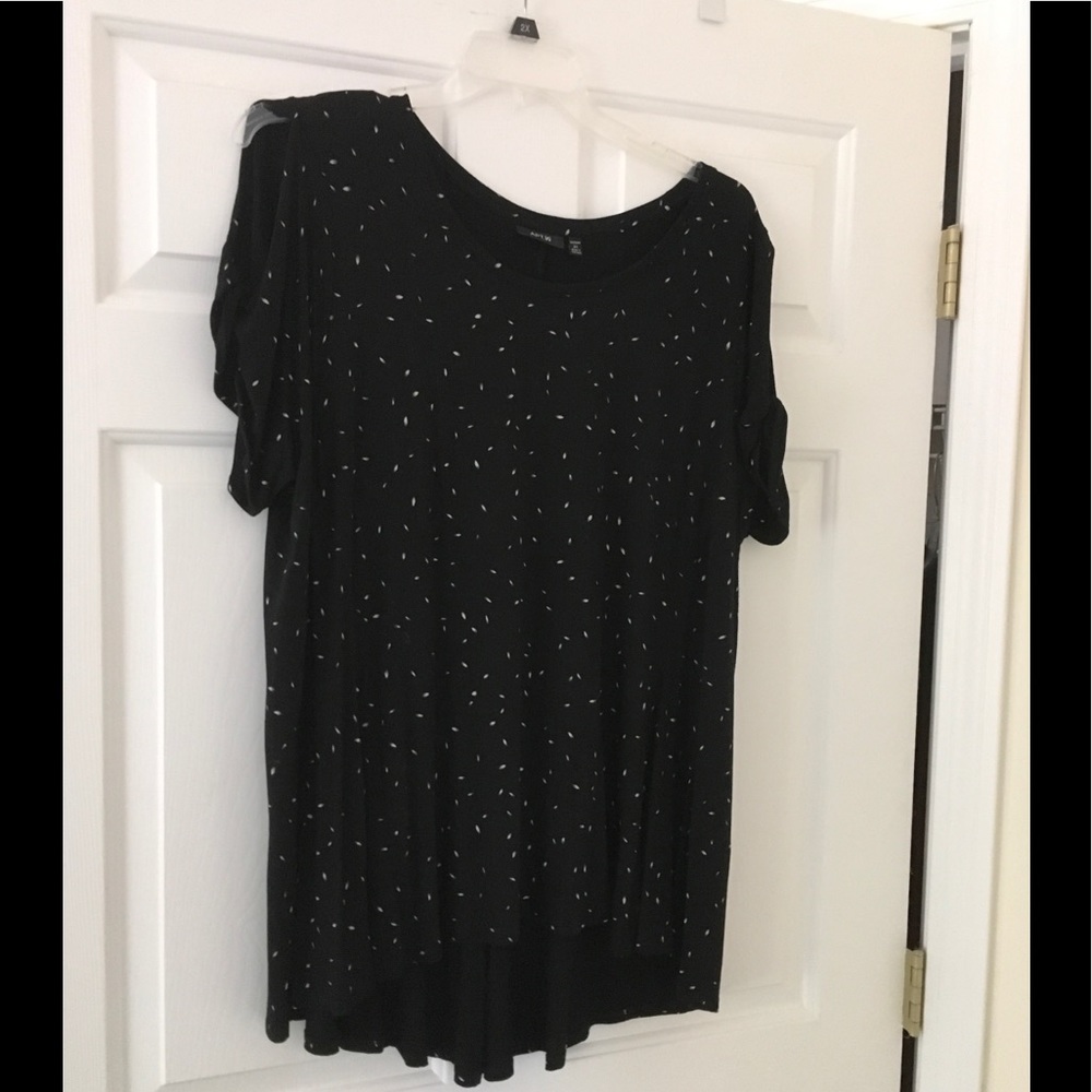 Apt. 9 Cold shoulder top 2x